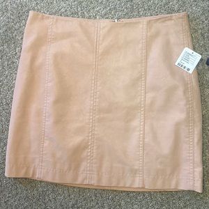 Free People Size 4 Nude Modern Femme Leather Skirt! Back zipper enclosure